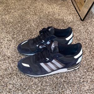Adidas sneaker no box